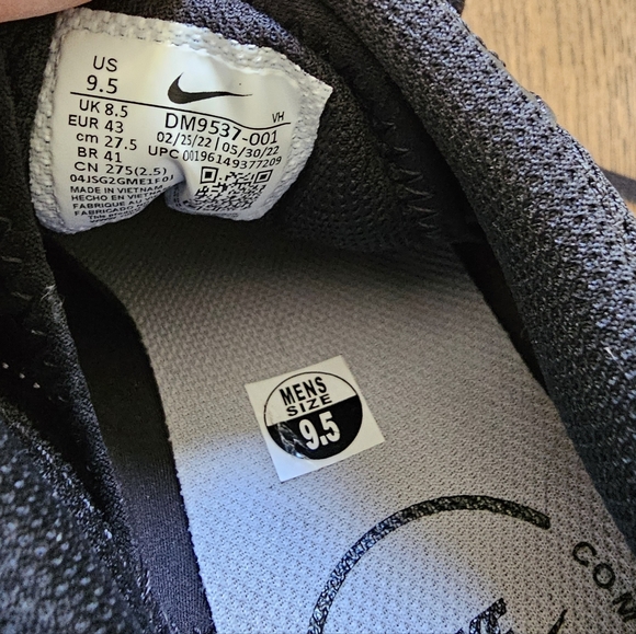 Nike Air Max Black and White Sneakers DM9537-001 Size Mens 9.5 NEW - Picture 15 of 15